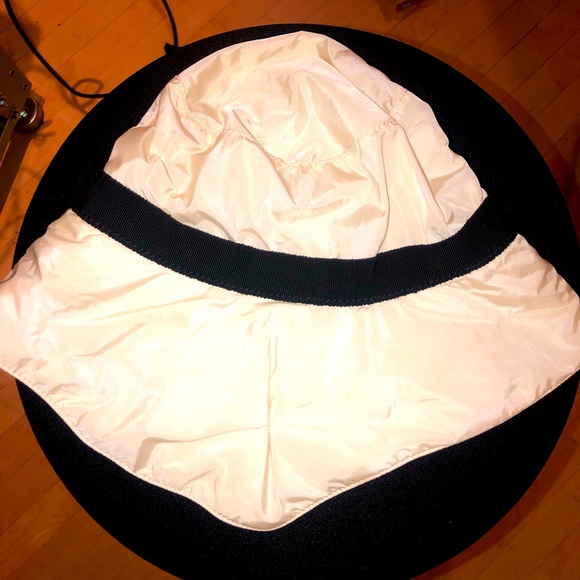 MONCLER foldable bucket hat - Picture 1 of 5